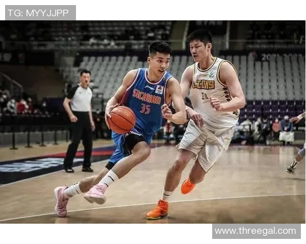 广州篮球队的整体压制策略解析与深度剖析篮球战术的背后秘密 广州篮球队的整体压制策略解析与深度剖析篮球战术的背后秘密