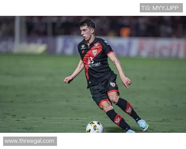 戈亚尼亚主场迎战巴西国际全力争胜展现球队实力与斗志