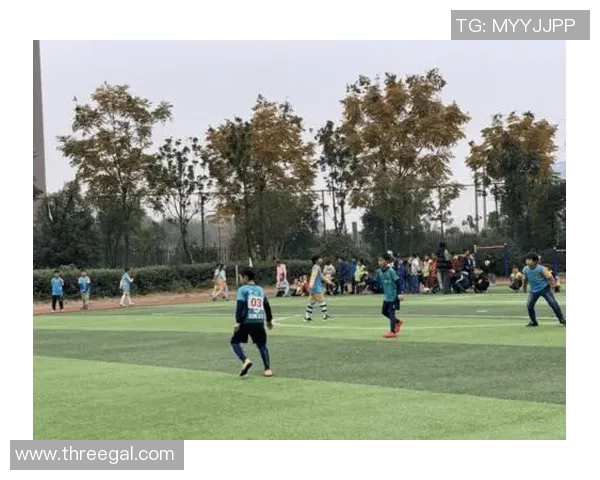 加维引领新时代足球潮流展现个人魅力与团队精神的完美结合 加维引领新时代足球潮流展现个人魅力与团队精神的完美结合