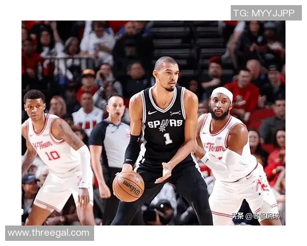 马刺与火箭激战第4场双方全力争夺季后赛晋级机会 马刺与火箭激战第4场双方全力争夺季后赛晋级机会