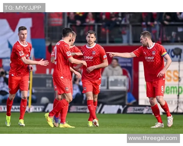 奥斯纳与海登的精彩对决揭示足球战术与团队合作的深刻内涵